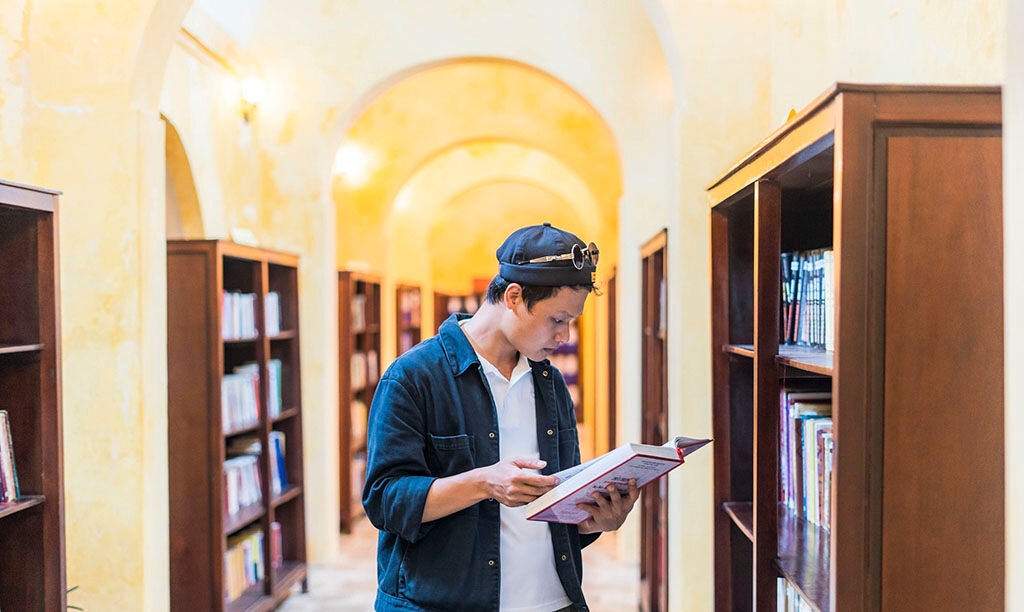 Learn Hue’s literary heritage with expert guidance